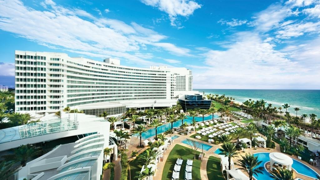 J Balvin e Alesso vão receber o 2019 no Fontainebleau Miami Beach