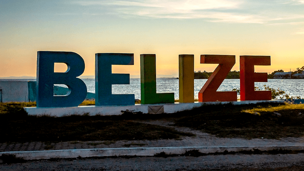 Belize está permitindo que viajantes vacinados entrem sem testes do COVID-19