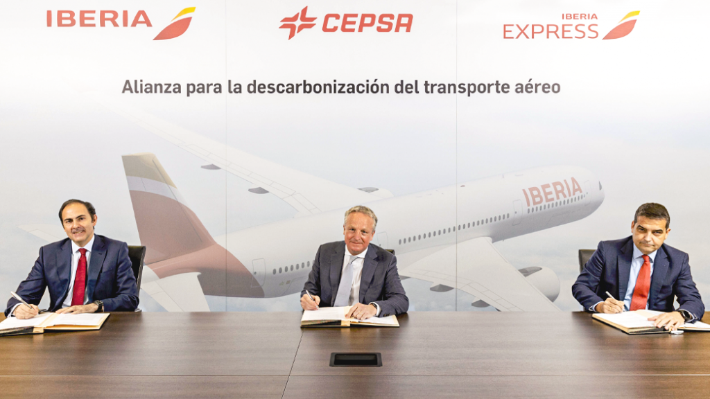 Cepsa e Grupo Iberia selam aliança para descarbonizar o transporte aéreo em grande escala