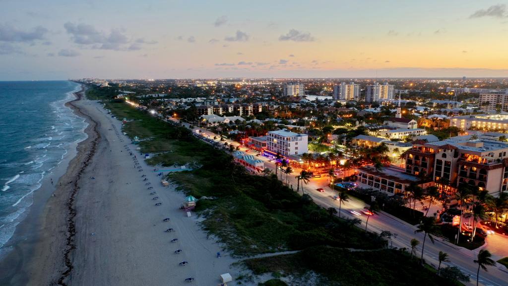 Melhores comunidades praianas da Flórida para quem quer curtir compras, restaurantes e vida noturna