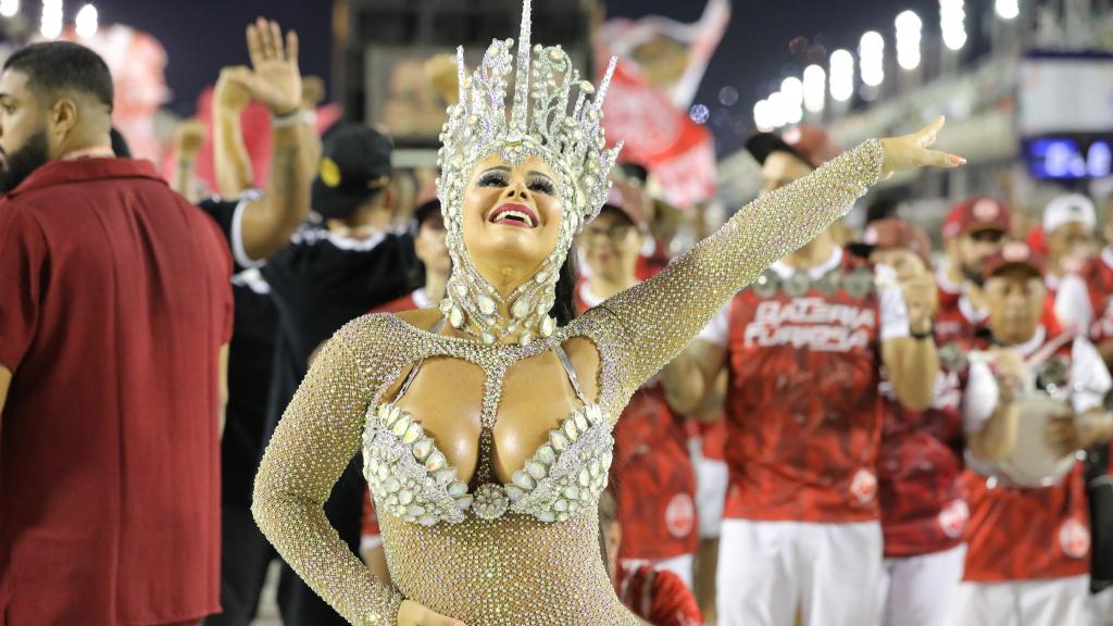 Rio de Janeiro celebra hoje seu Carnaval mais atípico