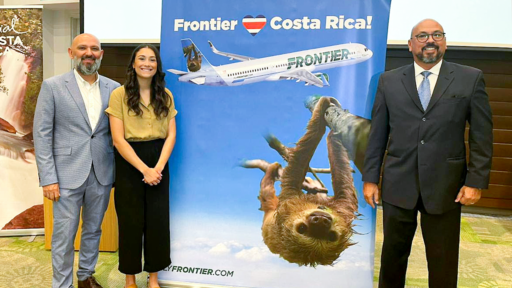 Preguiçoso tico voará com a Frontier Airlines