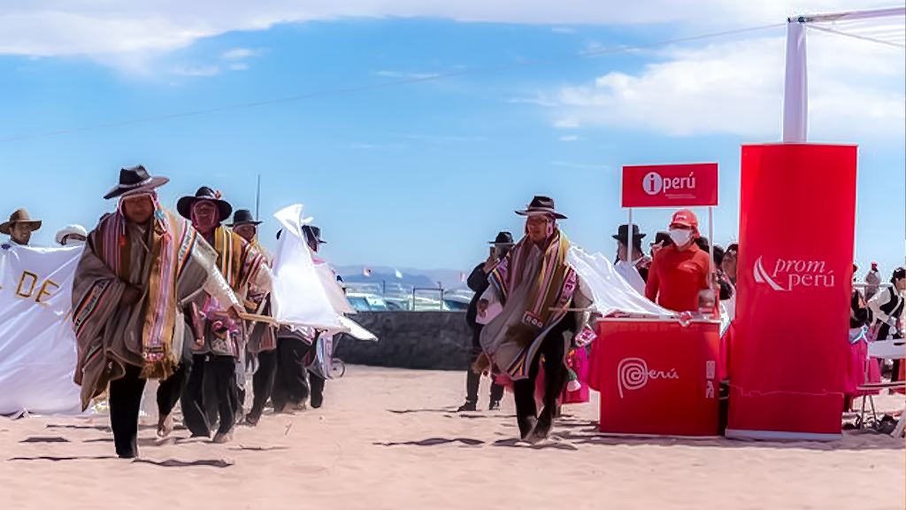 PERU celebrou o Dia Mundial do Turismo às margens do Lago Titicaca